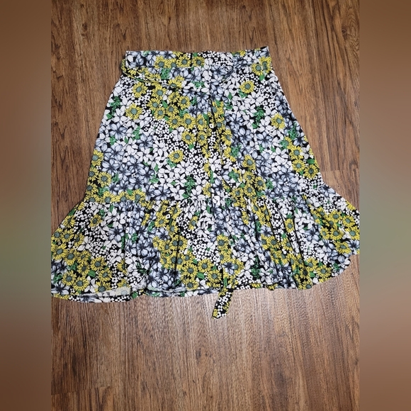 Vibrant Floral A-Line Skirt - Picture 3 of 4
